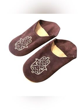 Moroccan 7-8 suede leather babouche slippers hand-stitched hamsa embroidery